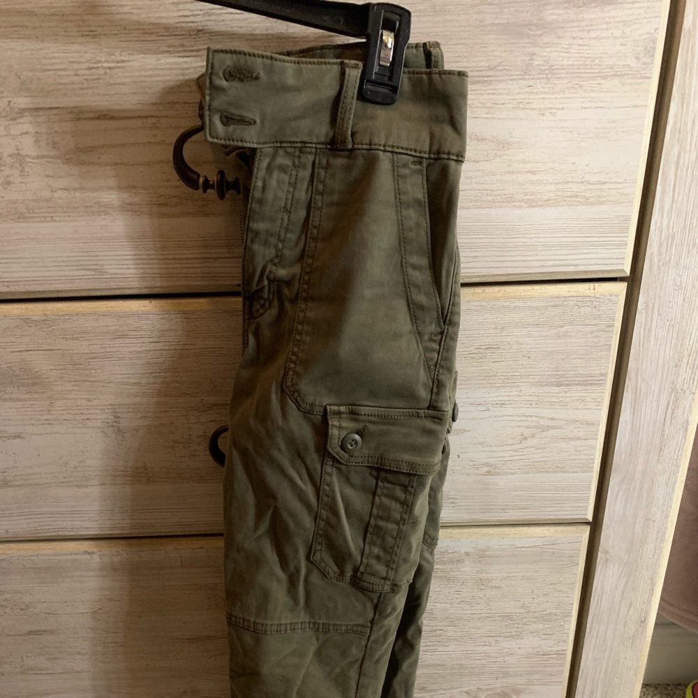 green pants